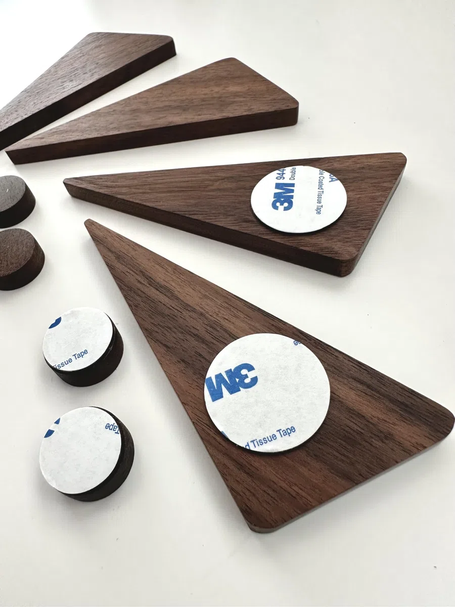 Cartel Baño Madera Autoadhesivo Señal WC Hombres Mujeres Set 2 | Elegante madera de nogal: Placa adhesiva chic para baño, oficina o bar. Diseño moderno para hombre y mujer en pack de 2.