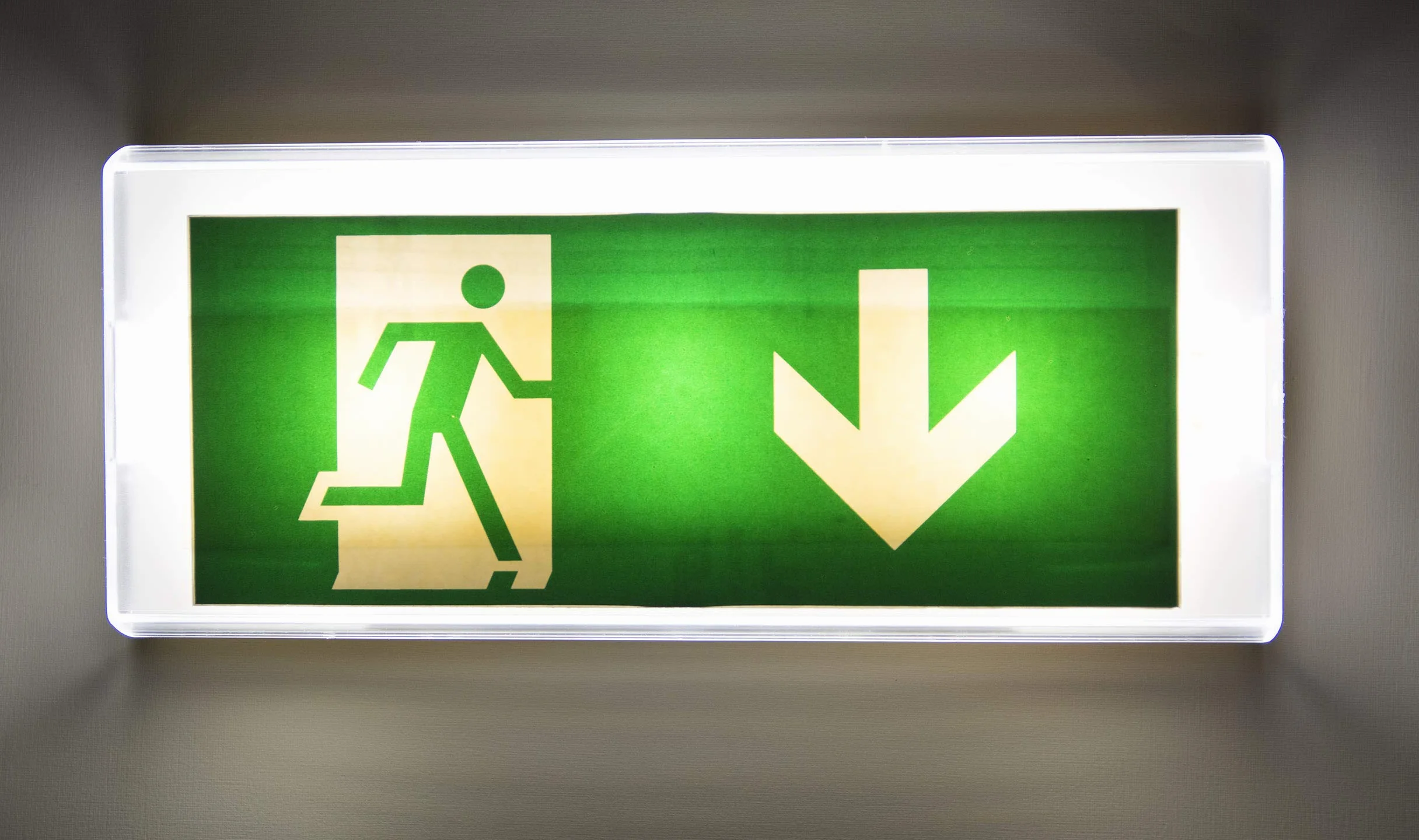 Panneau d'indication de sortie de secours lumineux