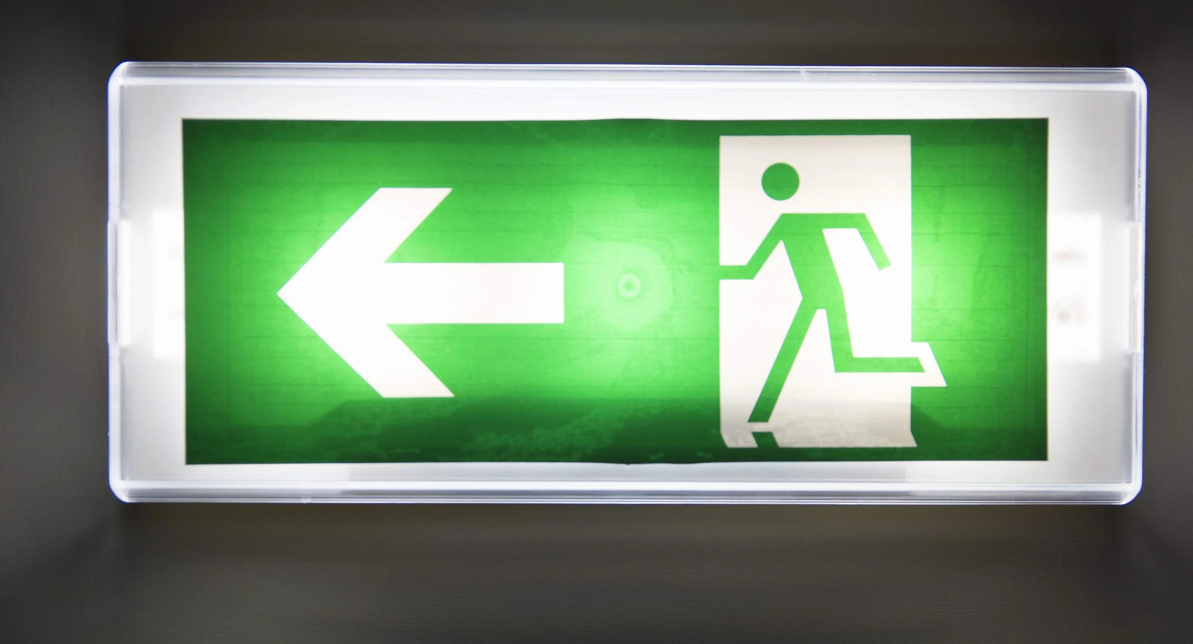 Panneau d'indication de sortie de secours lumineux