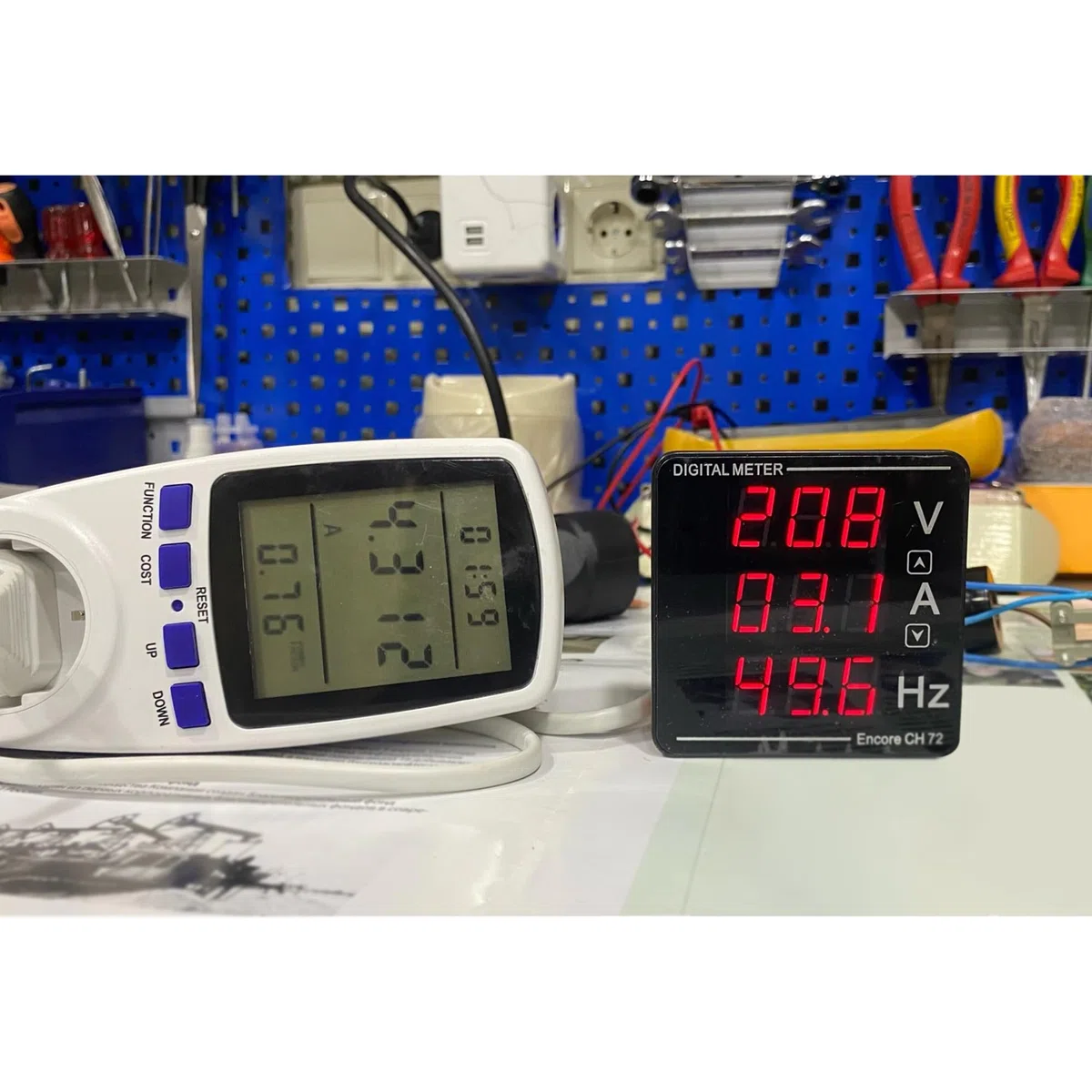 AC Pantalla Digital Voltímetro Amperímetros Frecuencia Medidor Integrado AC 50-500V 1-120A 10-99.9HZ Multi Testers Voltaje Corriente Frecuencia Tester