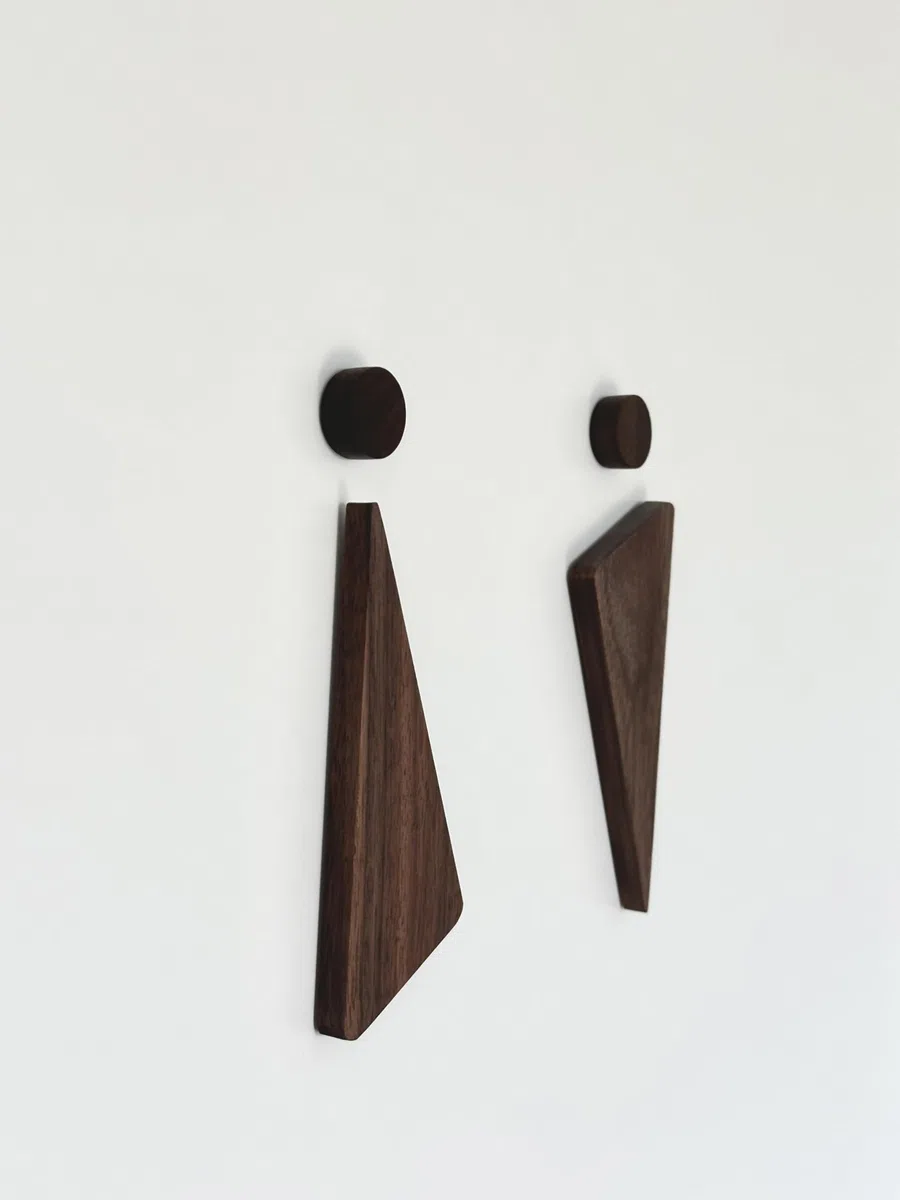 Cartel Baño Madera Autoadhesivo Señal WC Hombres Mujeres Set 2 | Elegante madera de nogal: Placa adhesiva chic para baño, oficina o bar. Diseño moderno para hombre y mujer en pack de 2.